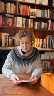 Skąd tytuł: „Jak żyć z »toksyczną« matką”? 
Posłuchajcie, jak opowiada o tym autorka książki, Monika Redzisz ❤️

#dowody #wydawnictwodowody #books #reportaż #nonfiction #jakżyćztoksycznąmatką #psychologia #monikaredzisz