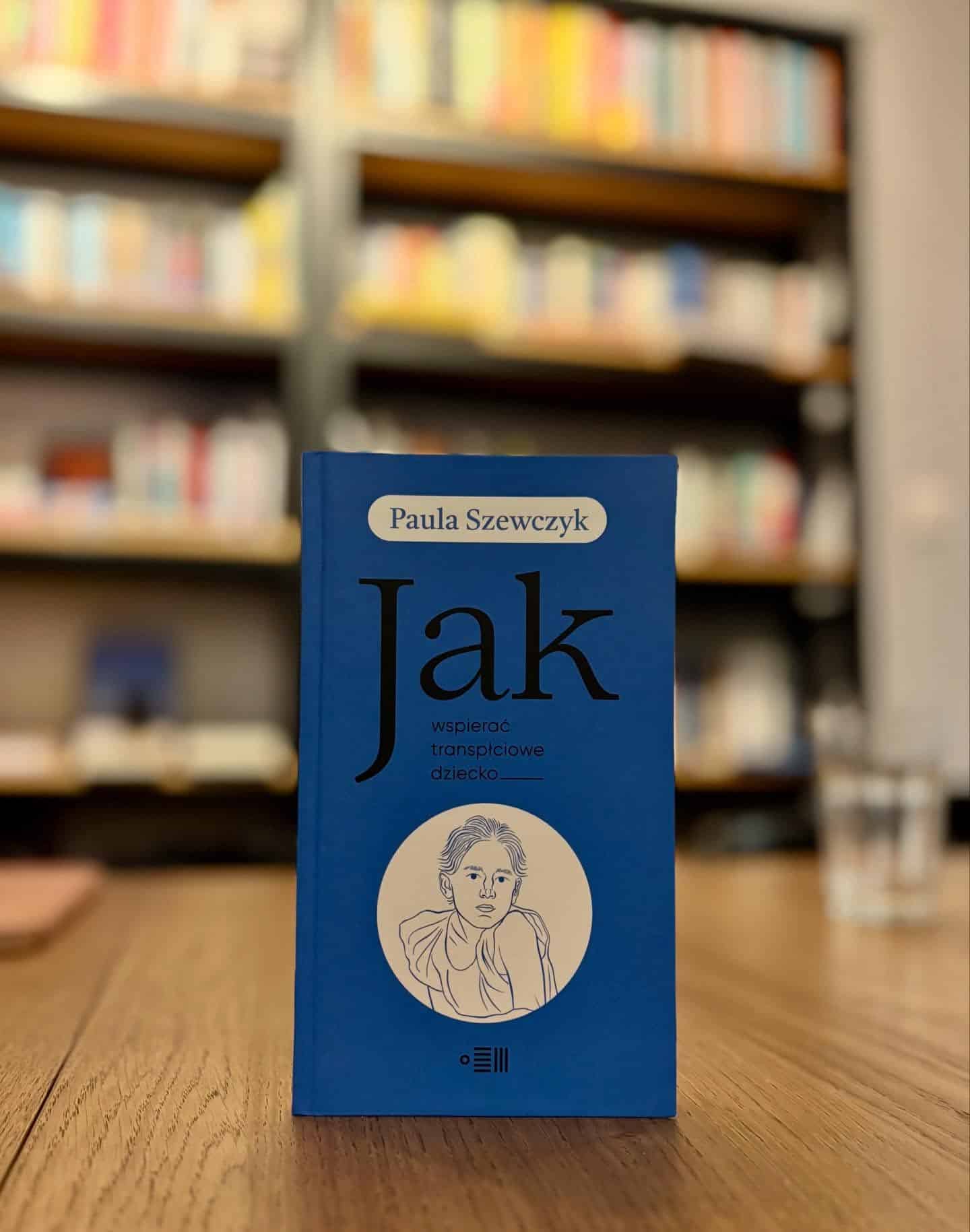 Filip Springer niedawno doniósł nam (o siódmej rano!): „Właśnie prawie rozjechałem w parku pod radiem dziennikarkę tegoż, która szła zaczytana w książce JAK WSPIERAĆ TRANSPŁCIOWE DZIECKO i świata dookoła nie widziała”. 

Uważajcie na siebie! Czytanie książek  naszych książek może wywoływać silne emocje, pobudzać do myślenia, powodować zapominanie o całym świecie oraz sprawić, że wpadniecie pod rower Springera. 

Takie rzeczy tylko w Dowodach 🙂 

#dowody @paula_sze #jakwspieraćtranspłciowedziecko #nonfiction