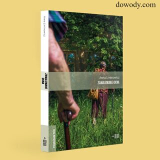 "Zamalowane okna" to książka o tym, że miejsce człowieka nie zawsze jest tam, gdzie się urodził i gdzie mieszka. Trudno wytłumaczyć, dlaczego go tu ciągnie, dlaczego chce to miejsce ocalić albo dlaczego tęskni za nim przez całe życie. W tych opowieściach z terenu dzisiejszych Mazur mieszają się losy: polskie, niemieckie, ukraińskie, ale nie ma w nich wielkiej polityki. Są ludzie obciążeni niedopowiedzianą przeszłością.

W przyjemnej cenie na dowody.com

ANNA LIMINOWICZ - ZAMALOWANE OKNA

#nonfictionbookstagram #reportage #reportaż #reportaz #nonfiction #nonfictionbooks #nonfictionreader #lekturyzwrzenia #wydawnictwodowody