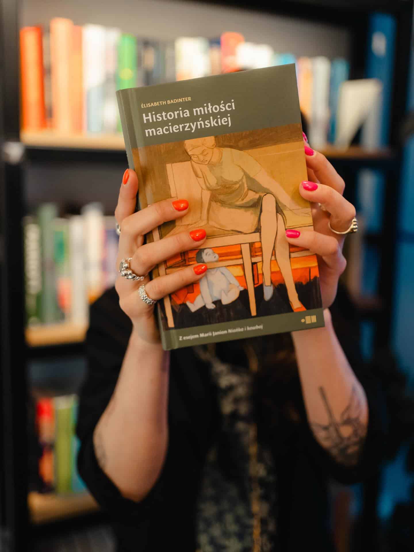 🙌🏼Już 21 kwietnia premiera wyczekiwanej, kserowanej przez wieeeeelu studentów i wieeeeele studentek książki „Historia miłości macierzyńskiej” Élisabeth Badinter.
Uwierzcie, to pozycja obowiązkowa na każdej półce książkofila! 😉

#dowody #elisabethbadinter #macierzyństwo